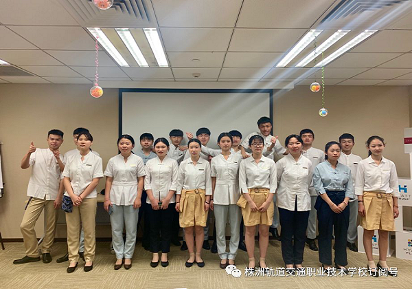 時光不語，靜待花開